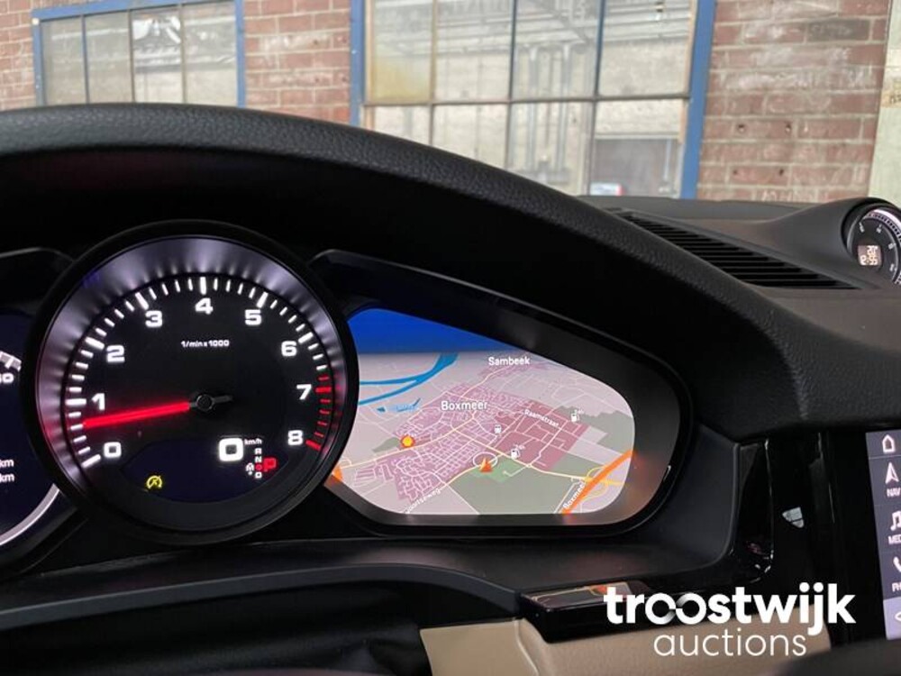 Porsche Cayenne 3.0 V6 Car