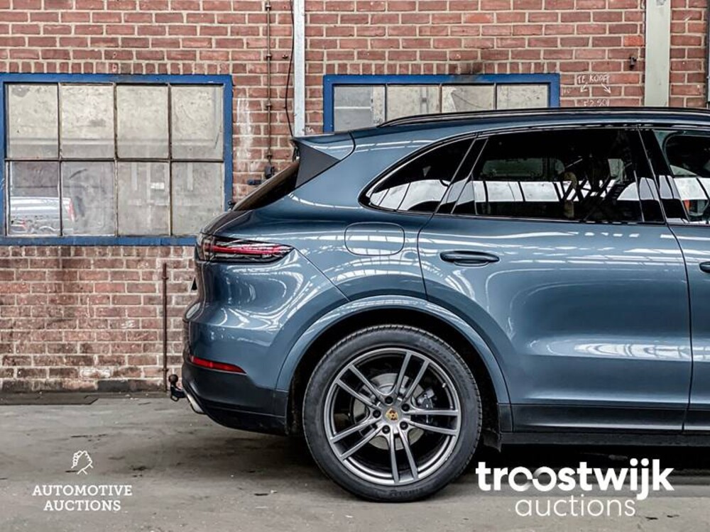 Porsche Cayenne 3.0 V6 Car