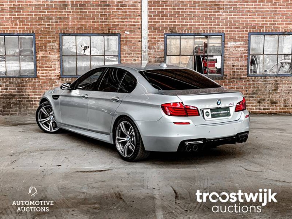 BMW M5 V8 4.4 5-serie Car