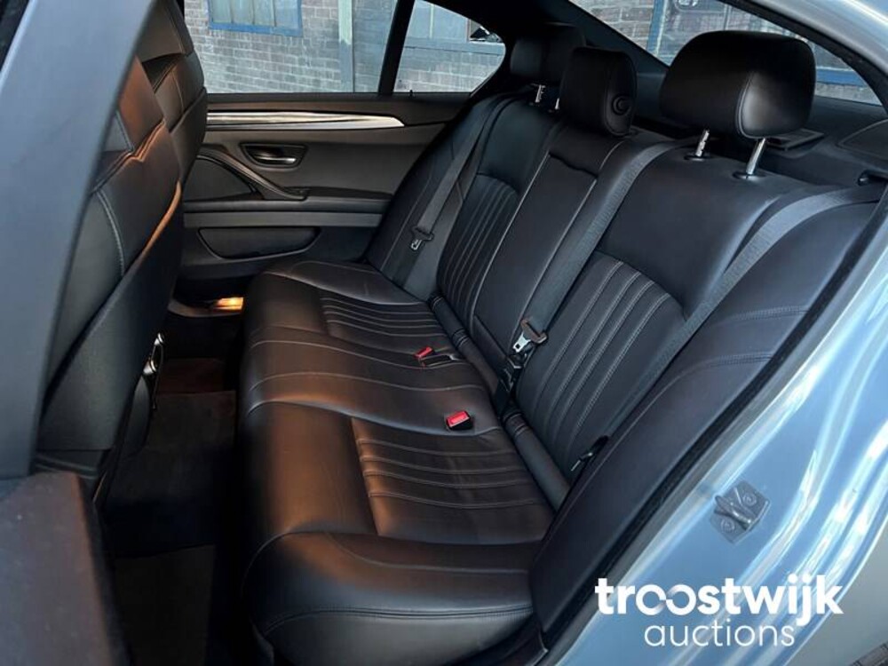 BMW M5 V8 4.4 5-serie Car