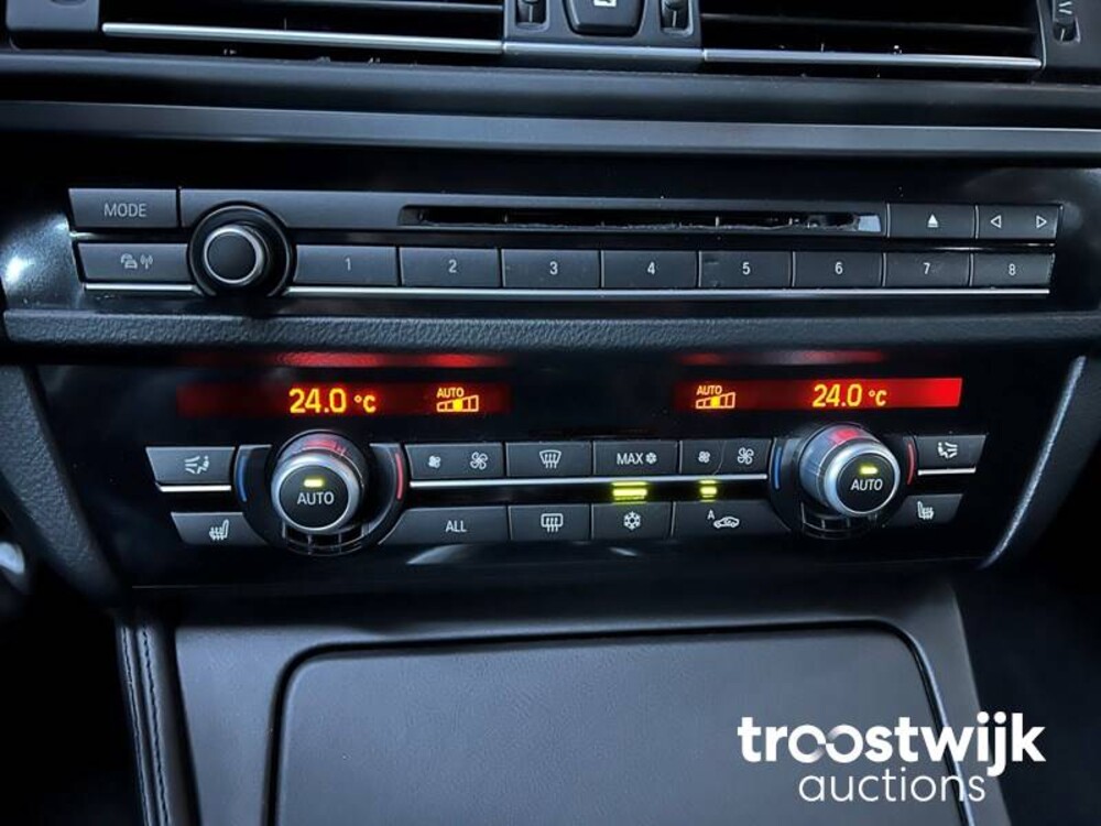 BMW M5 V8 4.4 5-serie Car