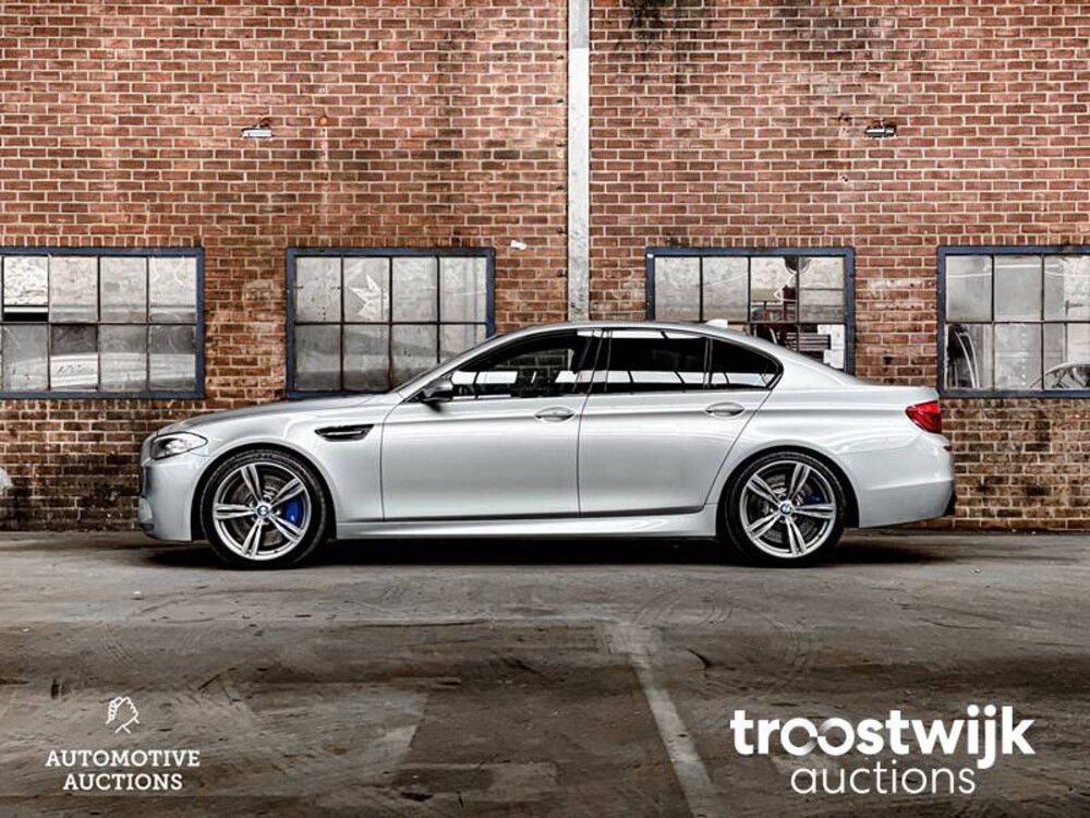 BMW M5 V8 4.4 5-serie Car