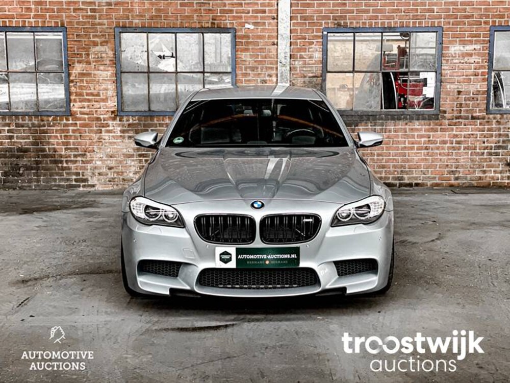 BMW M5 V8 4.4 5-serie Car