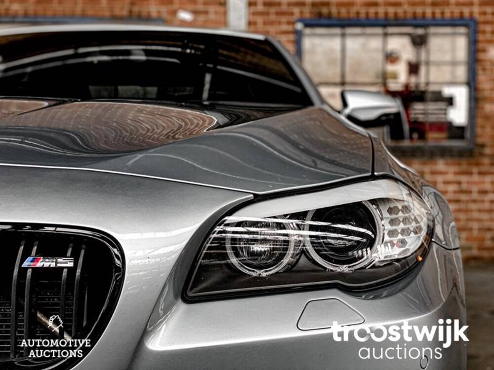 BMW M5 V8 4.4 5-serie Car