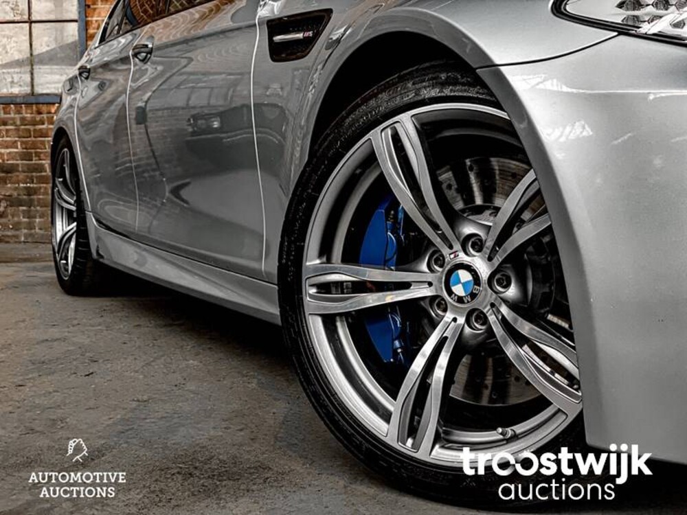 BMW M5 V8 4.4 5-serie Car