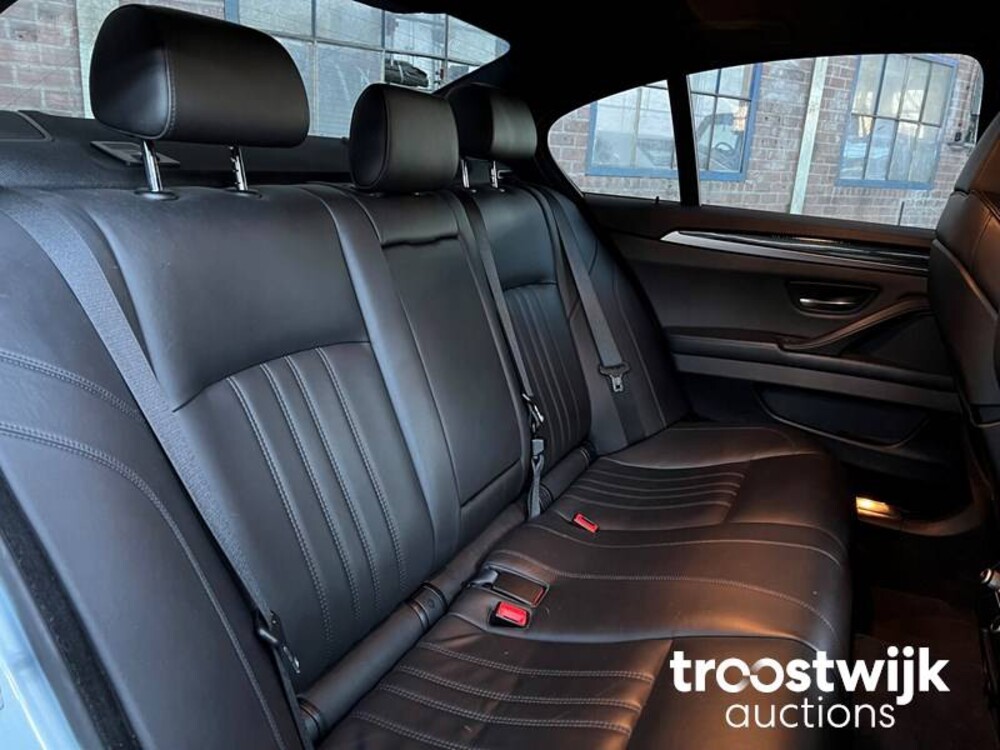 BMW M5 V8 4.4 5-serie Car