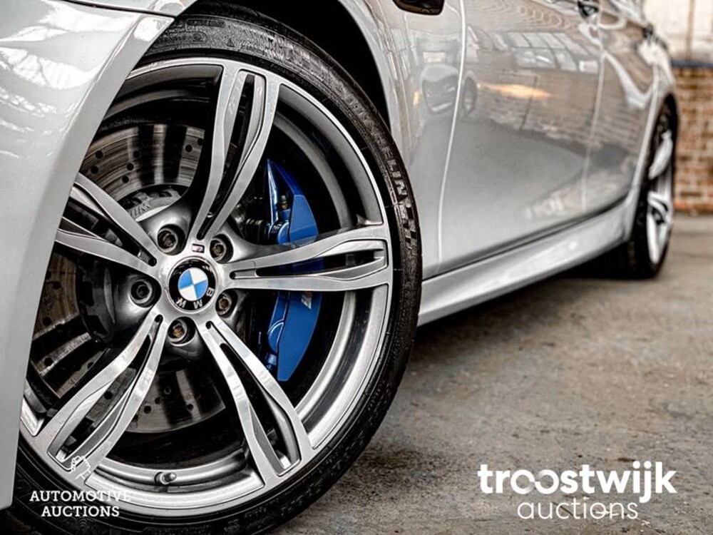 BMW M5 V8 4.4 5-serie Car