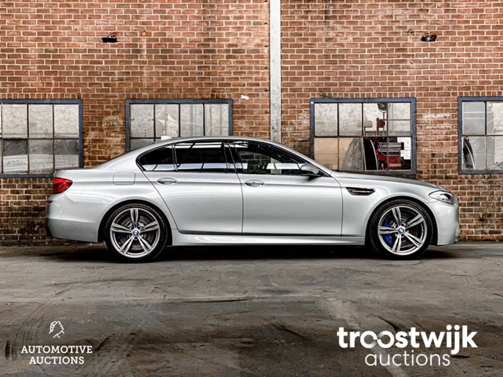 BMW M5 V8 4.4 5-serie Car
