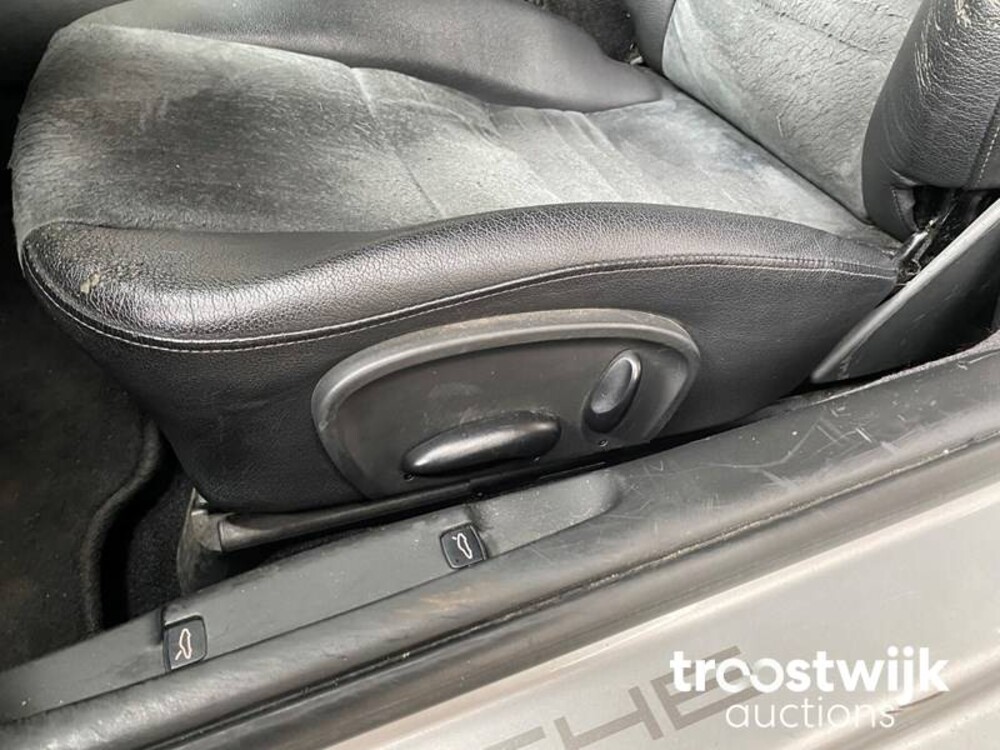 Porsche Boxster 986 2.7 Car