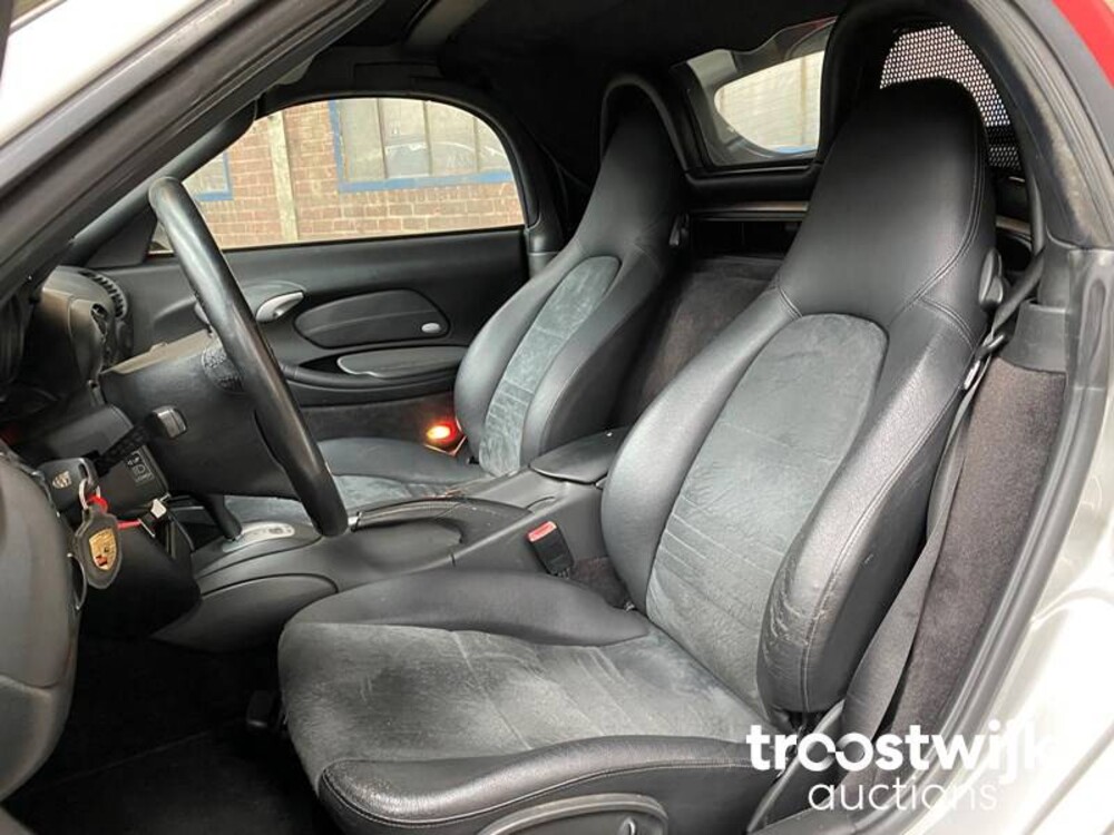 Porsche Boxster 986 2.7 Car