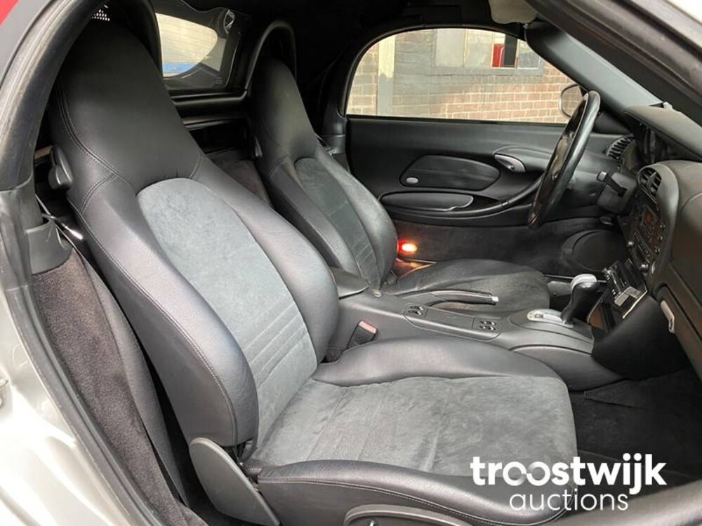 Porsche Boxster 986 2.7 Car