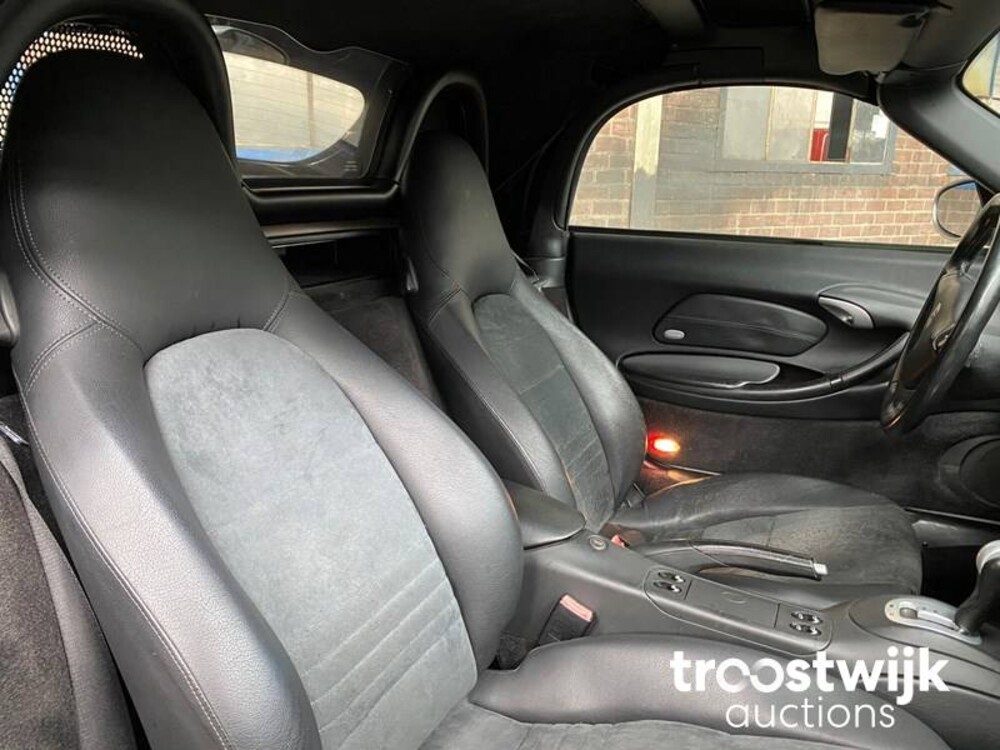 Porsche Boxster 986 2.7 Car