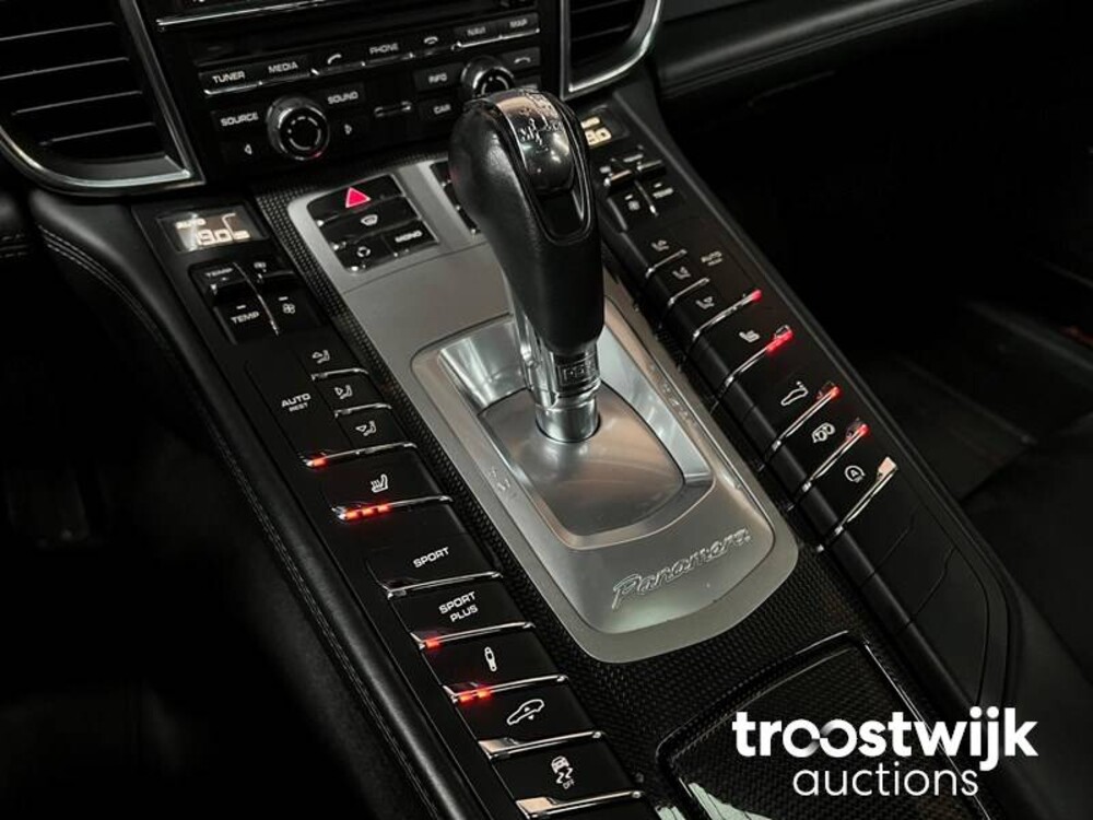 Porsche Panamera GTS 4.8 V8 Car