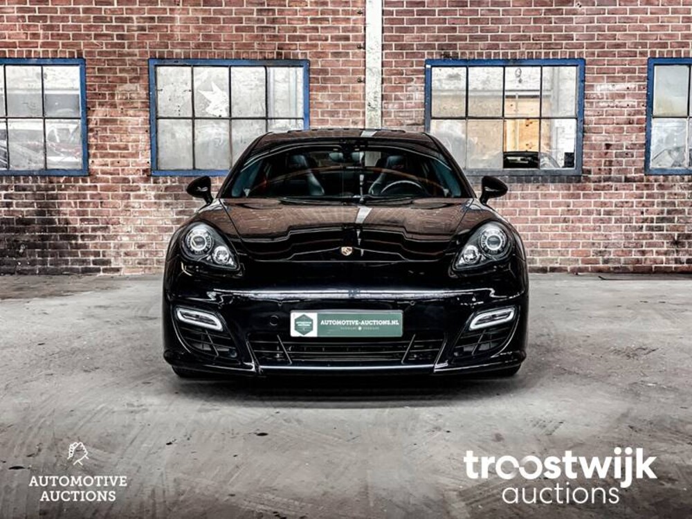 Porsche Panamera GTS 4.8 V8 Car
