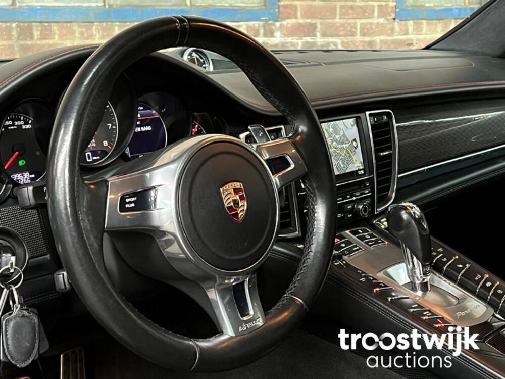 Porsche Panamera GTS 4.8 V8 Car