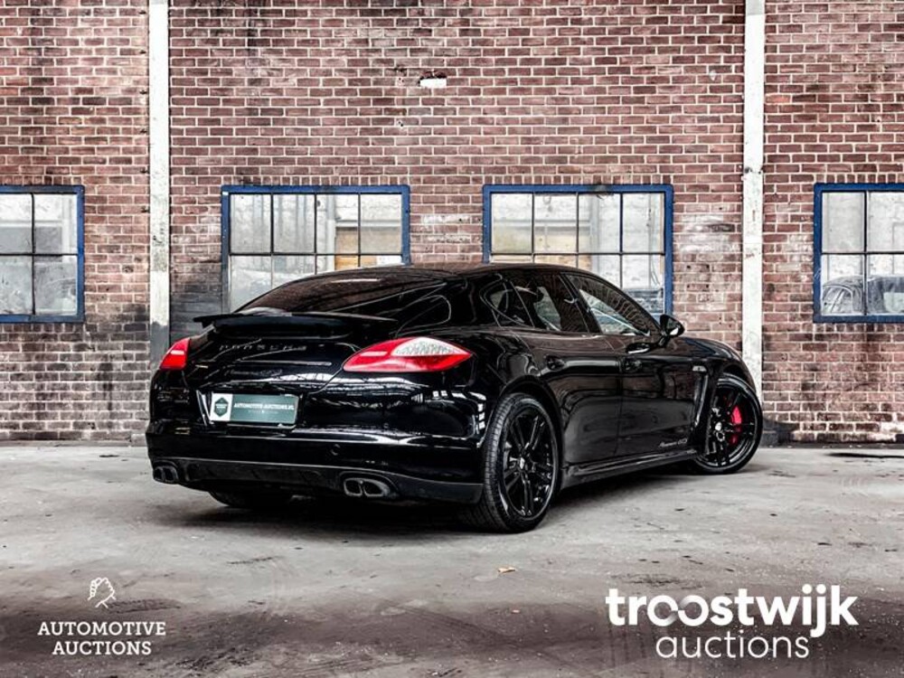 Porsche Panamera GTS 4.8 V8 Car