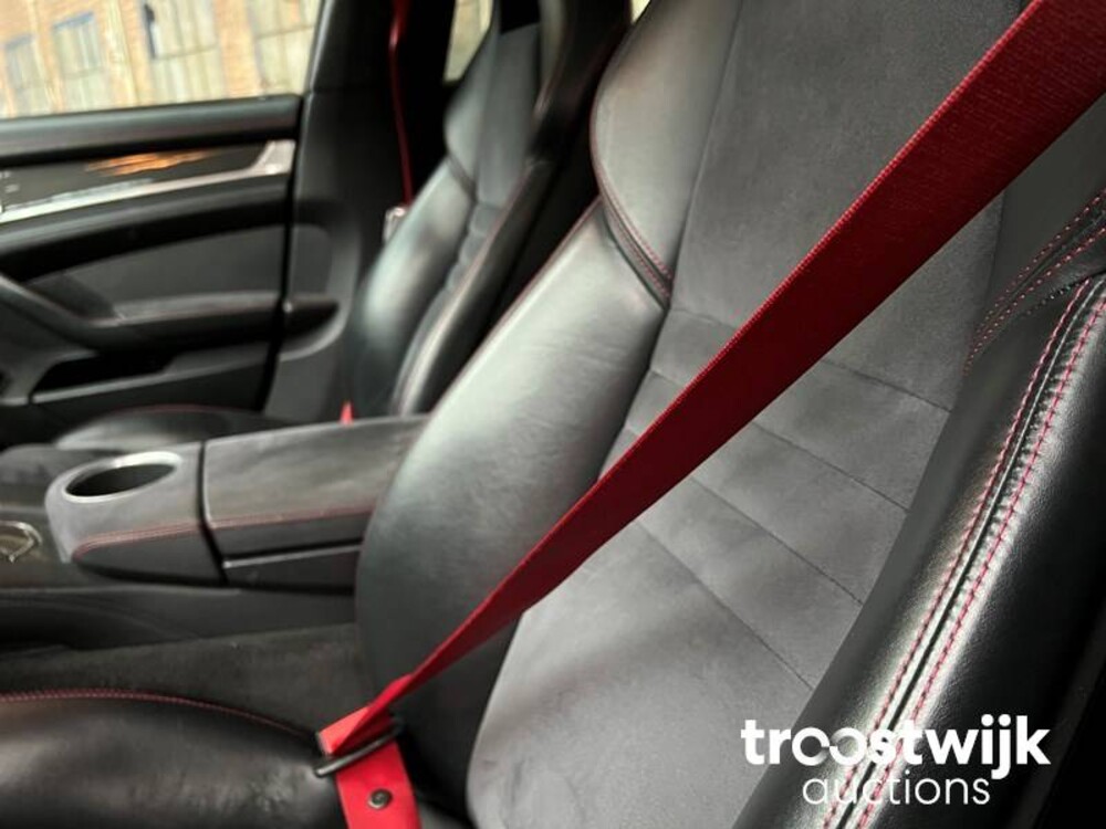 Porsche Panamera GTS 4.8 V8 Car