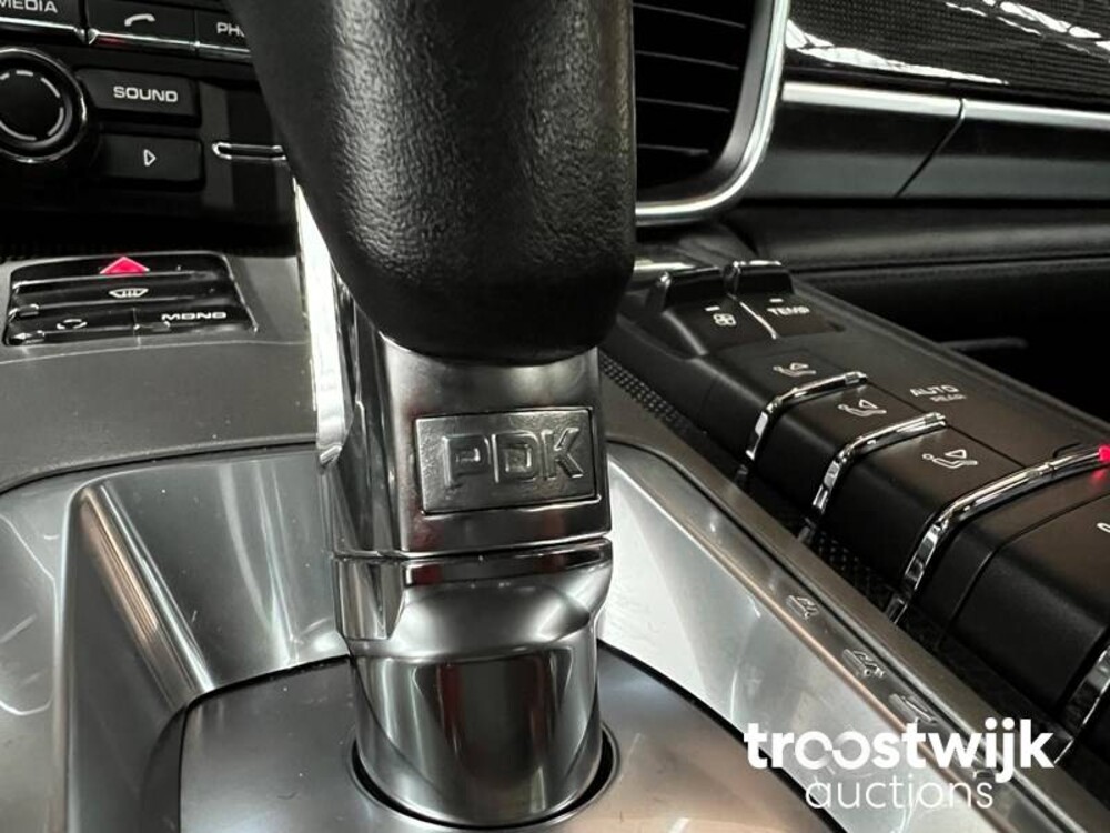 Porsche Panamera GTS 4.8 V8 Car