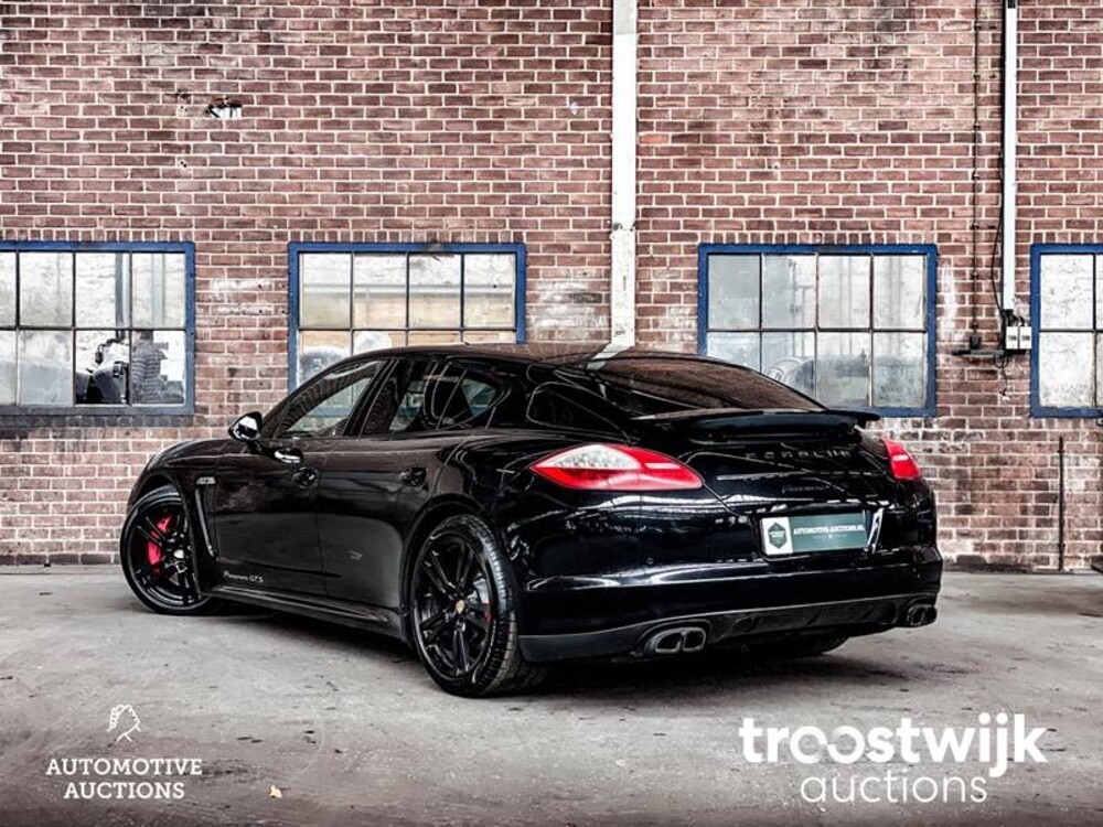 Porsche Panamera GTS 4.8 V8 Car