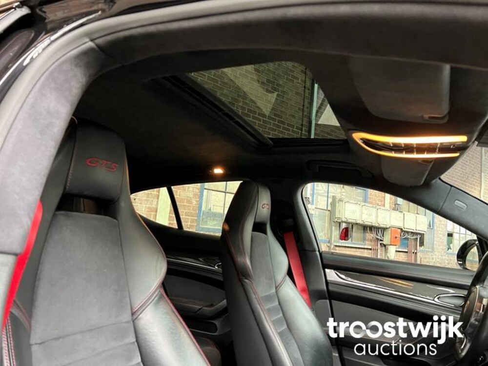 Porsche Panamera GTS 4.8 V8 Car