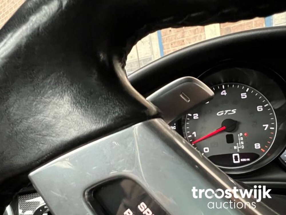 Porsche Panamera GTS 4.8 V8 Car