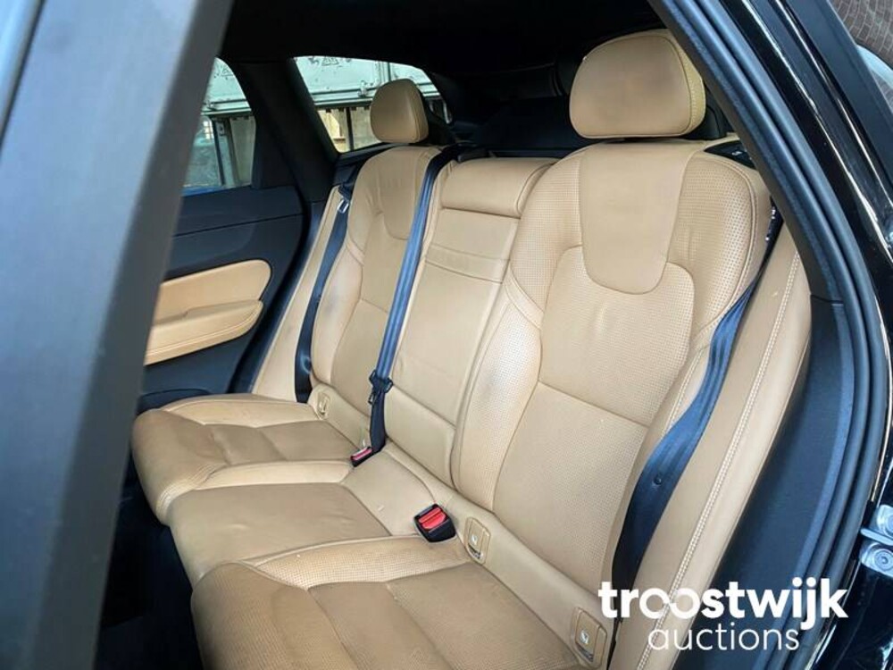 Volvo XC60 D5 2.0 AWD Inscription Car