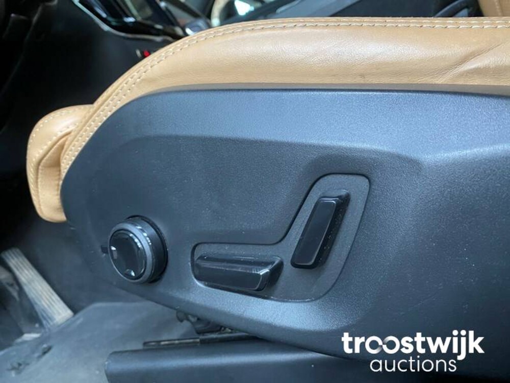 Volvo XC60 D5 2.0 AWD Inscription Car