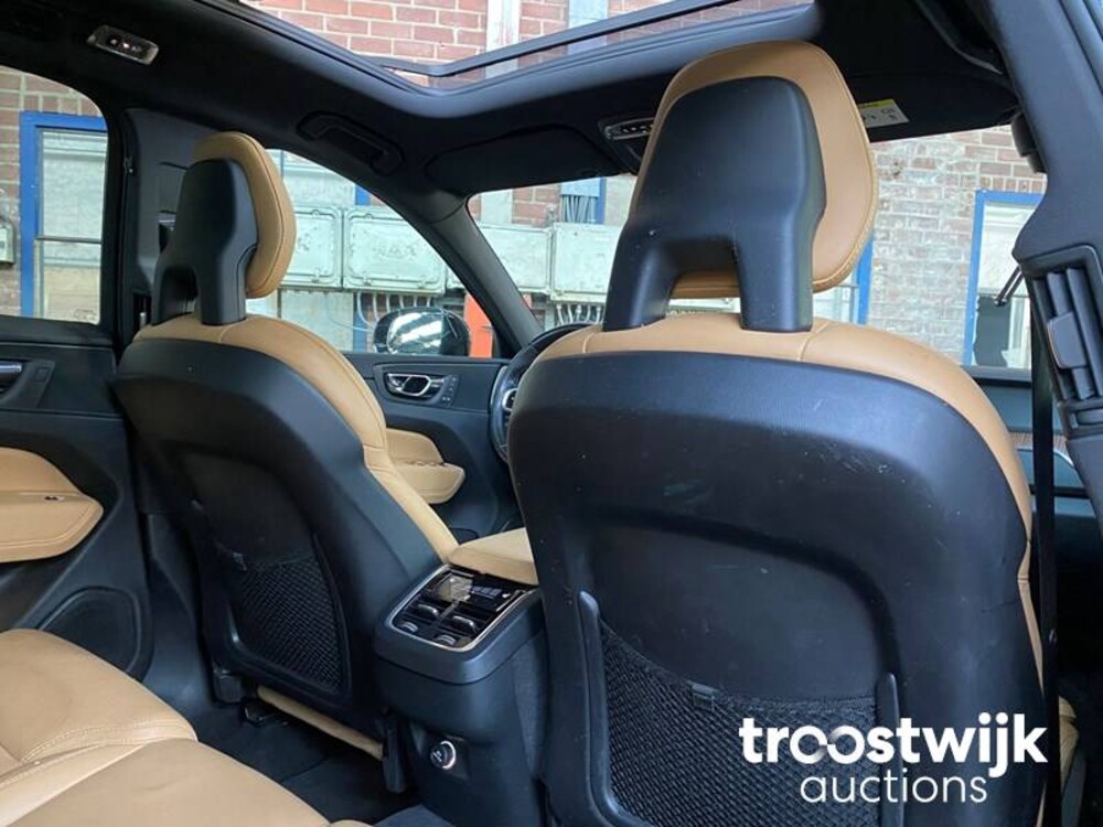 Volvo XC60 D5 2.0 AWD Inscription Car