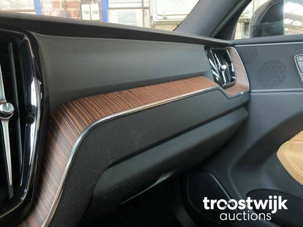 Volvo XC60 D5 2.0 AWD Inscription Car