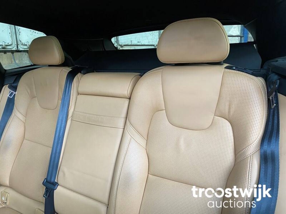 Volvo XC60 D5 2.0 AWD Inscription Car