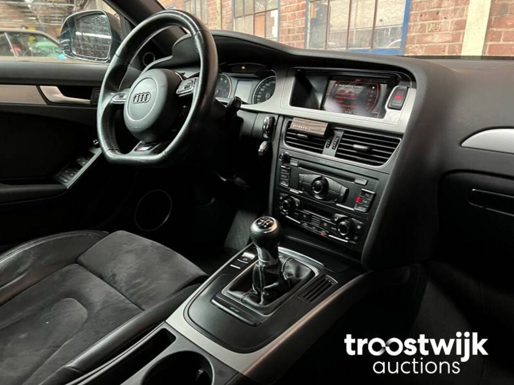 Audi A4 Avant S-Line Pro Line 2.0 TFSI Car