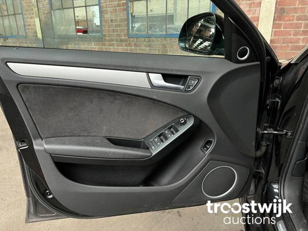 Audi A4 Avant S-Line Pro Line 2.0 TFSI Car