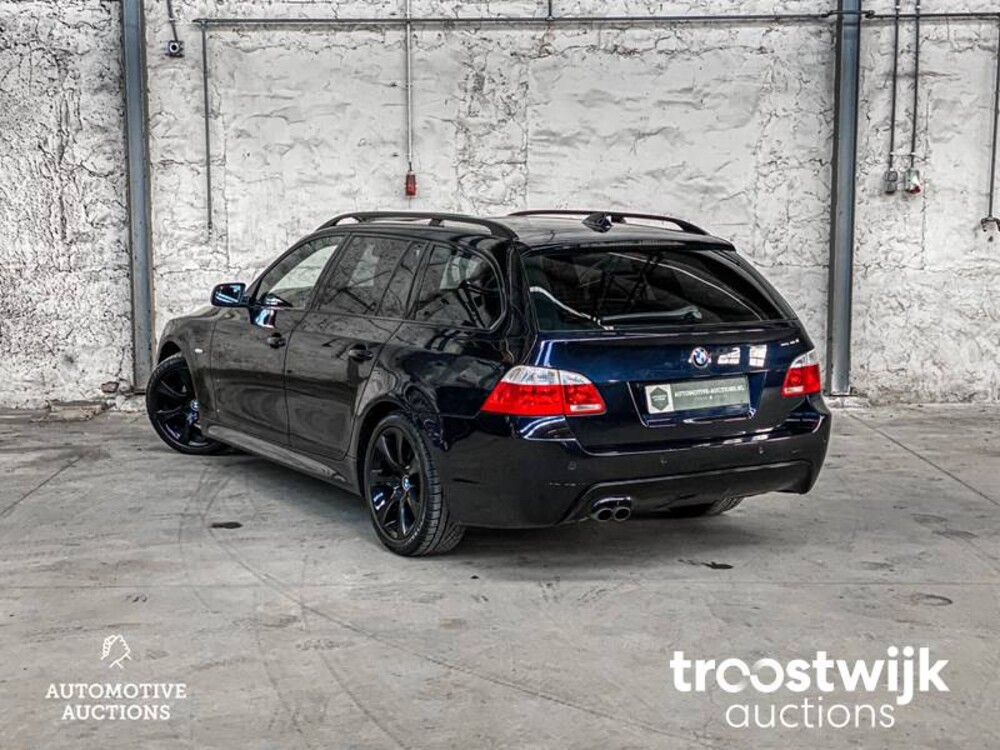 BMW 525i Executive 5-serie Touring 192pk 2005, 43-NGH-2
