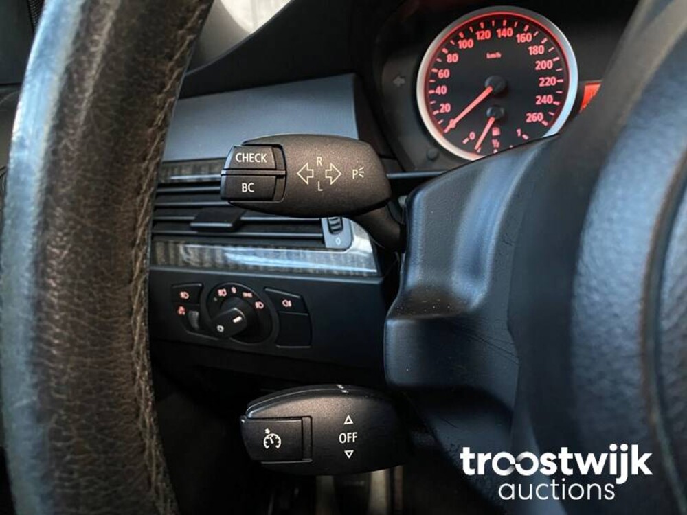 BMW 525i Executive 5-serie Touring 192pk 2005, 43-NGH-2