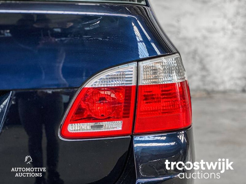 BMW 525i Executive 5-serie Touring 192pk 2005, 43-NGH-2