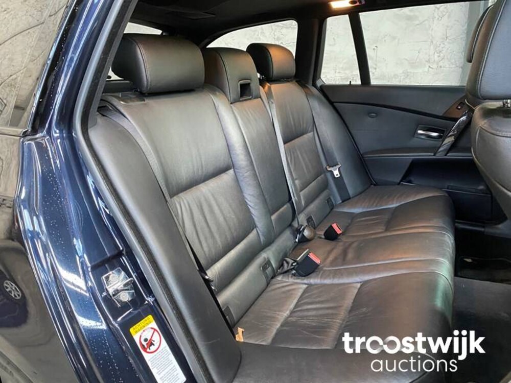 BMW 525i Executive 5-serie Touring 192pk 2005, 43-NGH-2