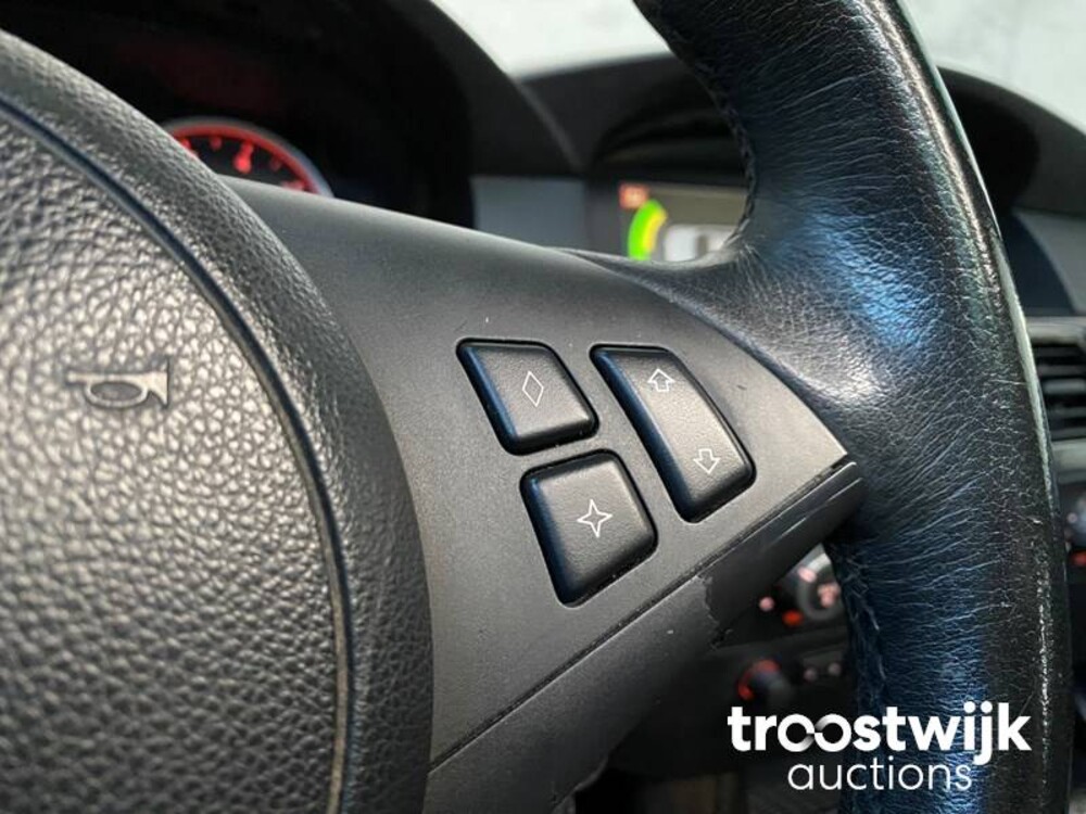 BMW 525i Executive 5-serie Touring 192pk 2005, 43-NGH-2