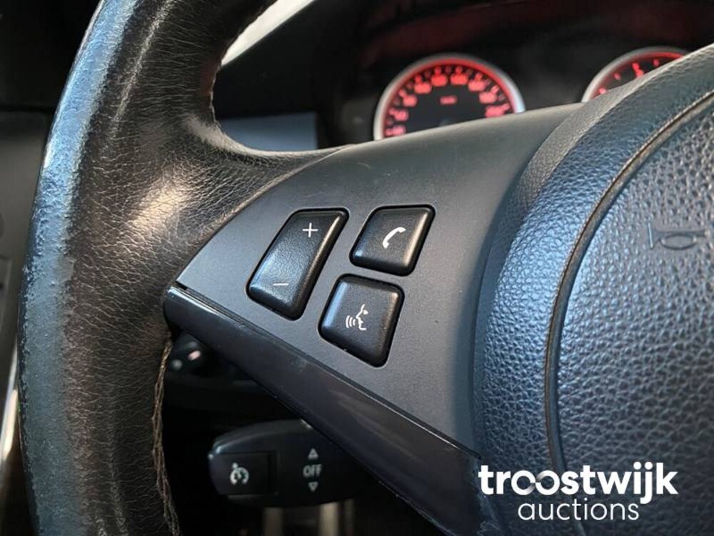 BMW 525i Executive 5-serie Touring 192pk 2005, 43-NGH-2