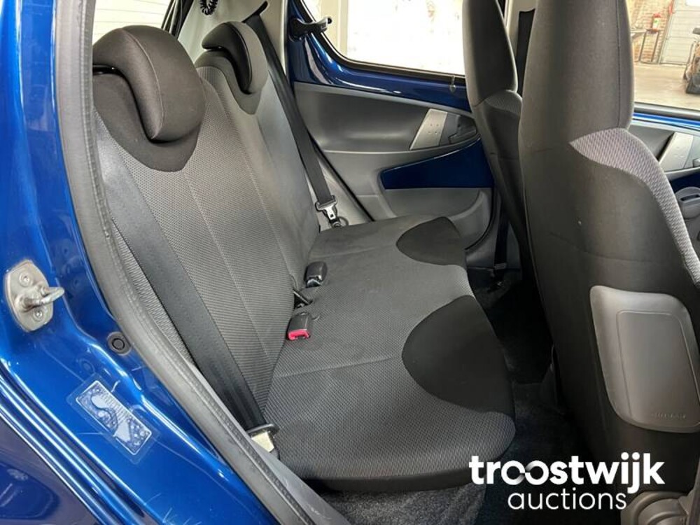 Toyota Aygo 1.0-12V + Car