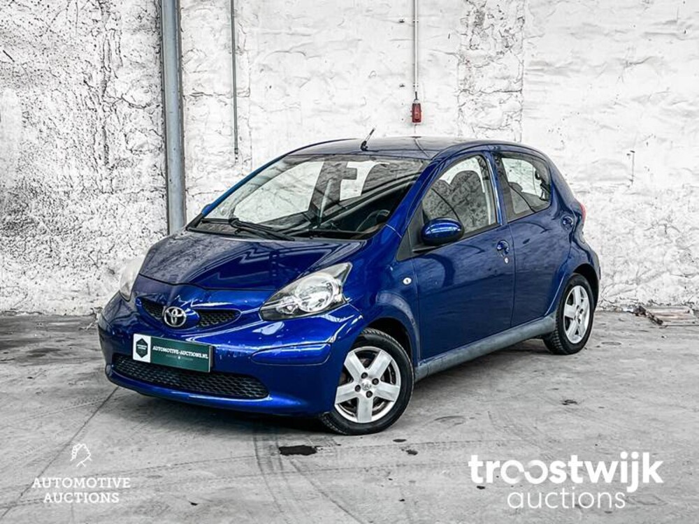 Toyota Aygo 1.0-12V + Car