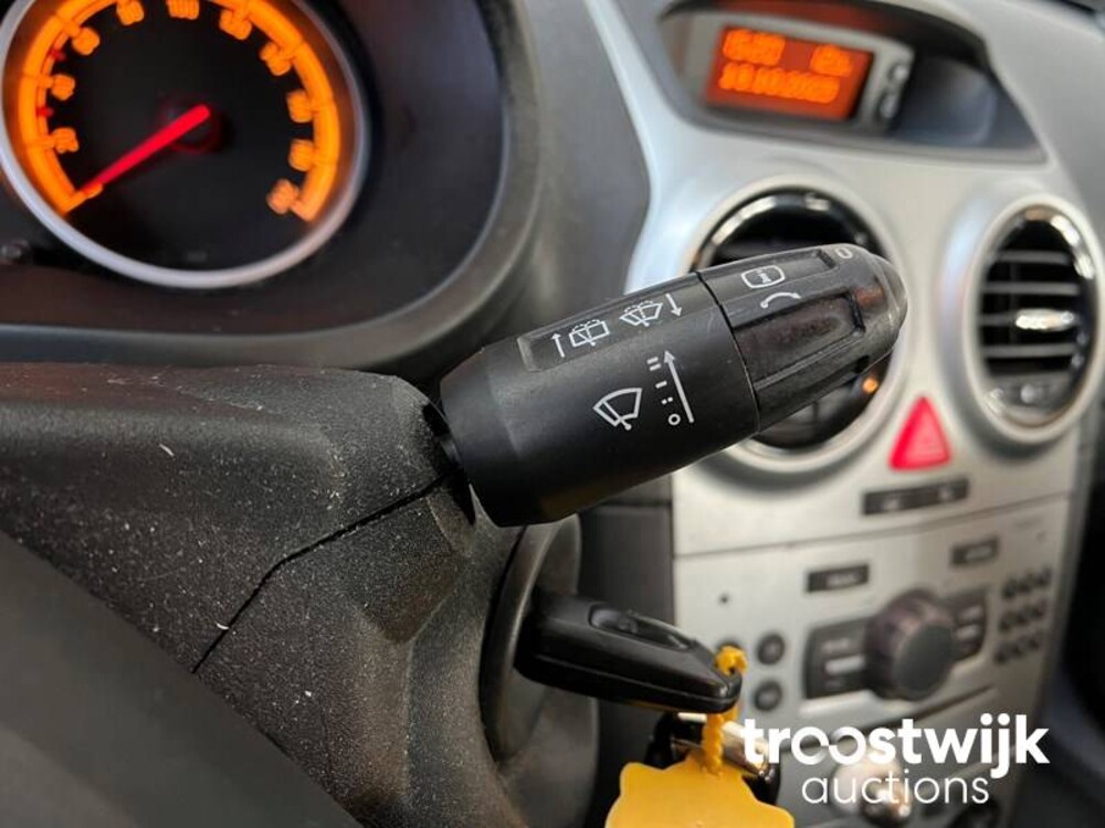 Opel Corsa 1.4-16V Business 90pk 2010, 10-KLZ-6