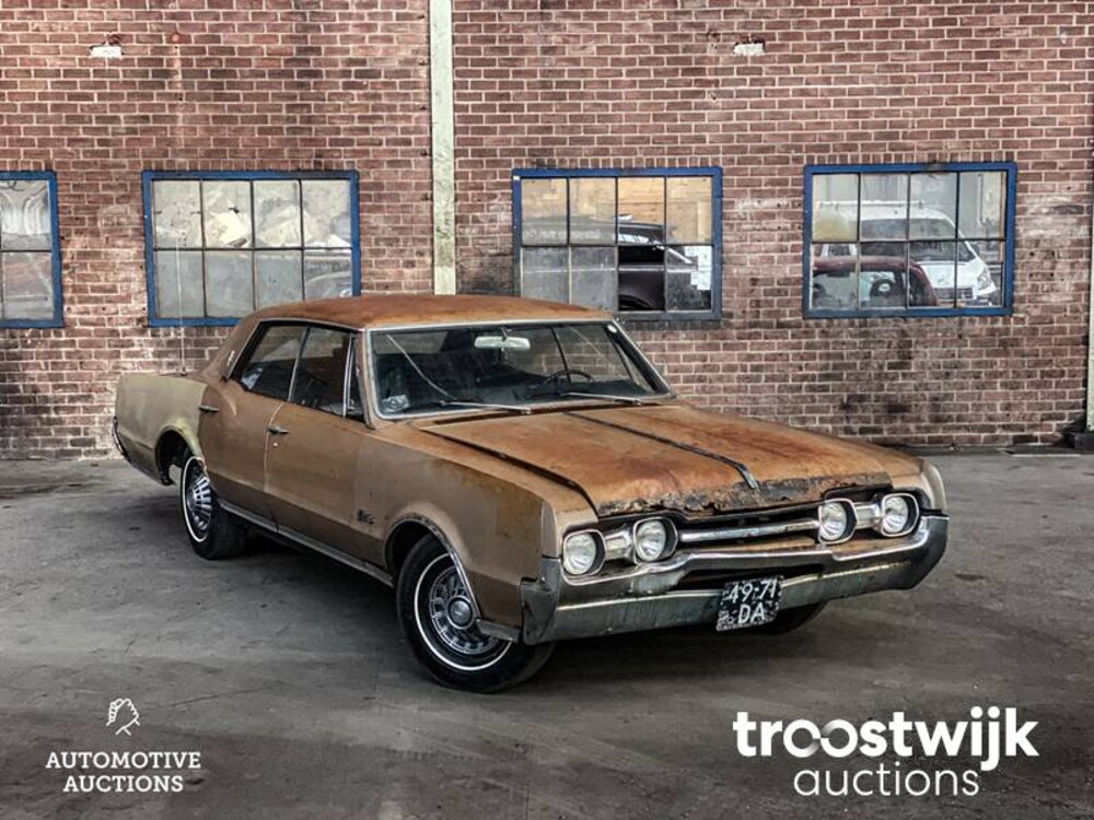 Oldsmobile Cutlass Car