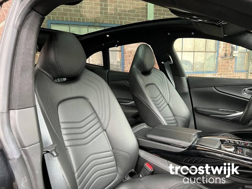 Aston Martin DBX 4.0 V8 551pk 2020, R-303-JK