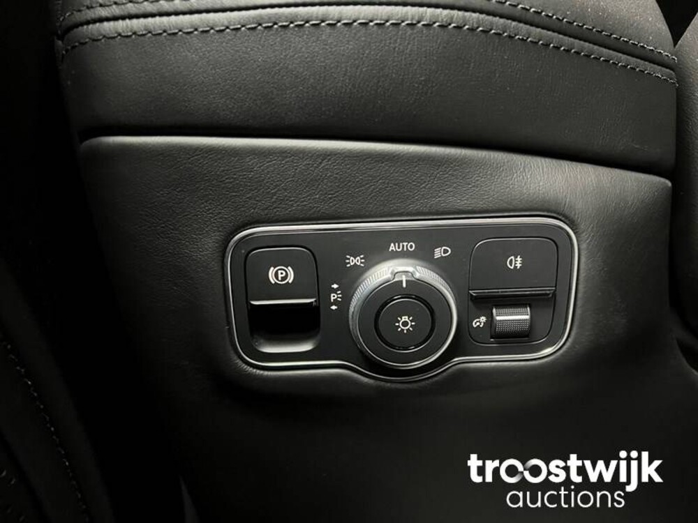 Aston Martin DBX 4.0 V8 551pk 2020, R-303-JK