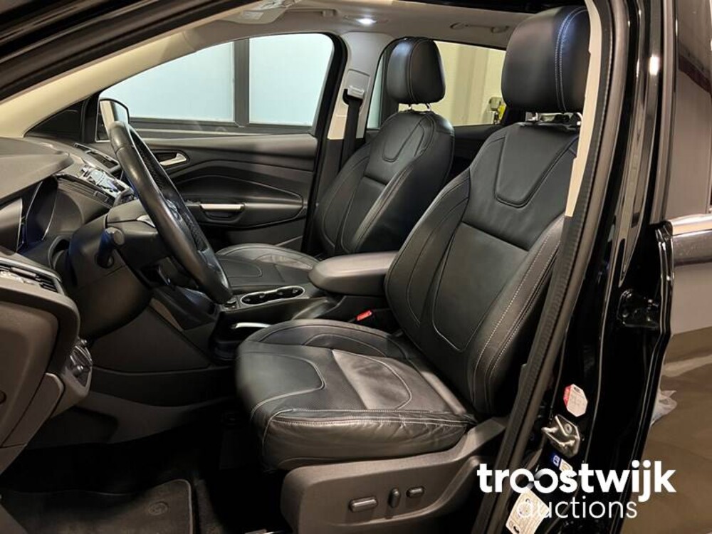 Ford Kuga Titanium Plus 4WD 182pk 2015, N-616-PP