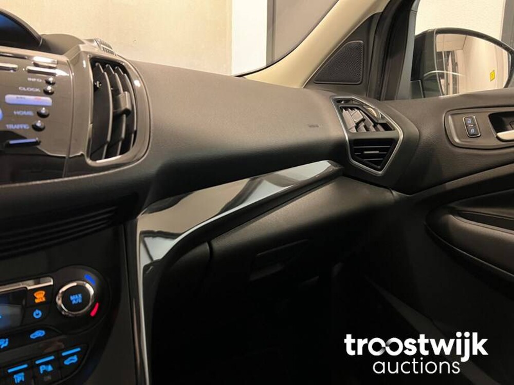 Ford Kuga Titanium Plus 4WD 182pk 2015, N-616-PP