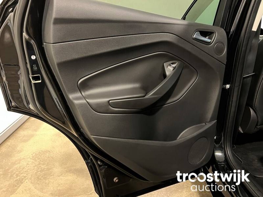 Ford Kuga Titanium Plus 4WD 182pk 2015, N-616-PP