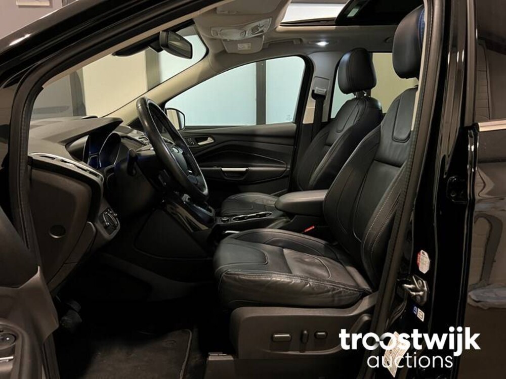 Ford Kuga Titanium Plus 4WD 182pk 2015, N-616-PP