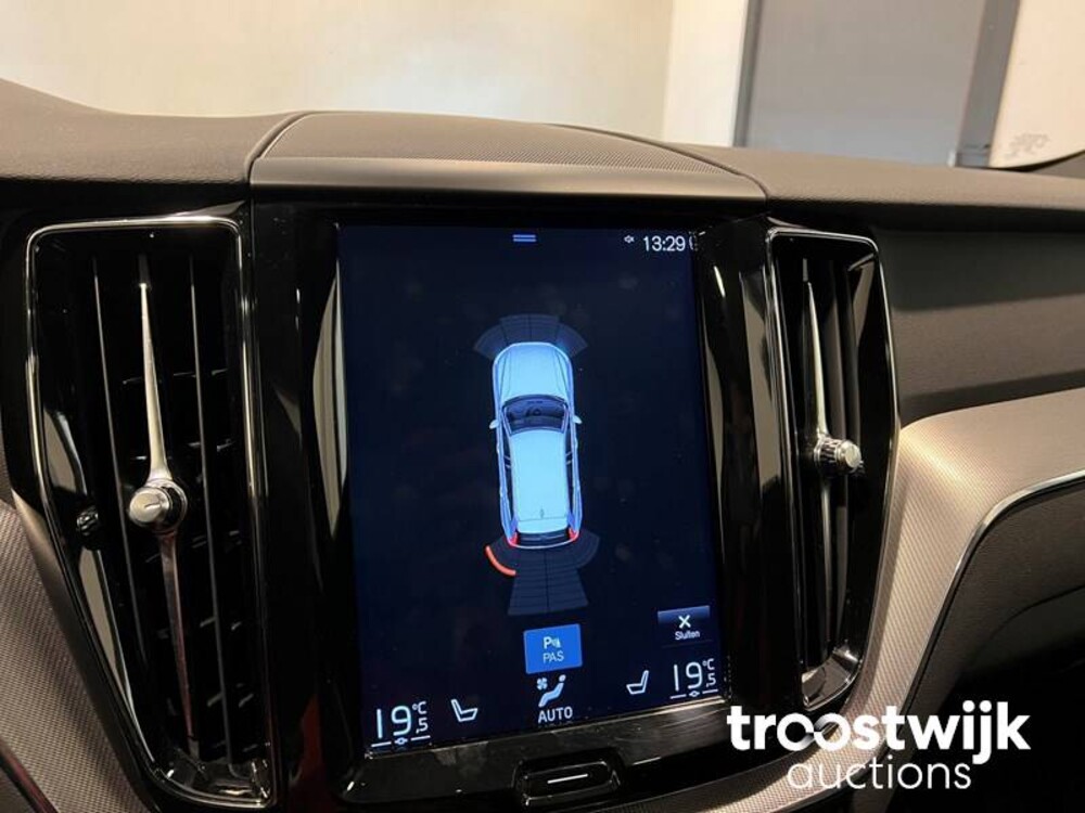 Volvo XC60 D4 AWD R-Design 190pk 2018 -Orig. NL-, SP-718-L