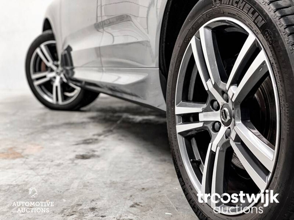 Volvo XC60 D4 AWD R-Design 190pk 2018 -Orig. NL-, SP-718-L